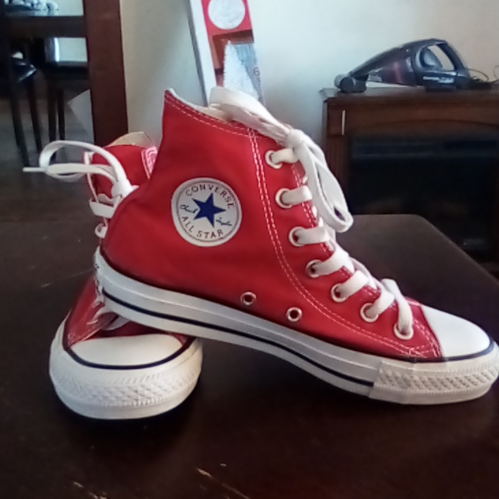 Men's Converse tennis shoes